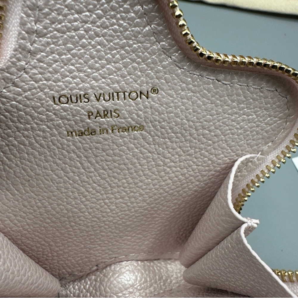 Louis Vuitton Spark Coin purse SNOWY PEARL. - Picture 5 of 7